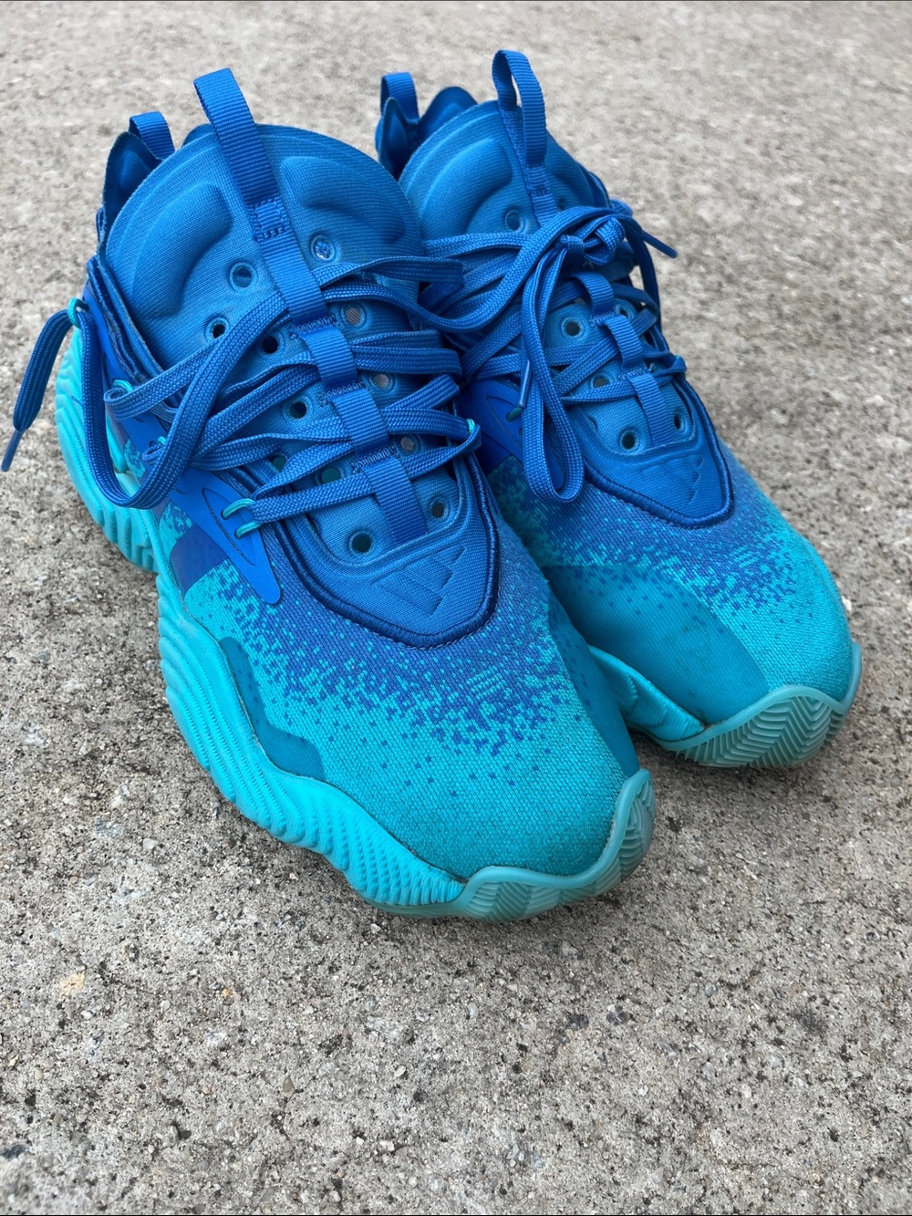 adidas men’s Blue & Teal Gradient Sneakers
